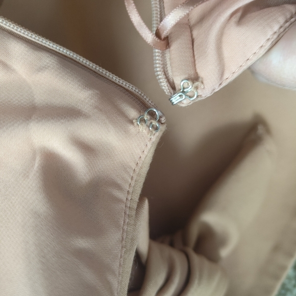 Gianni Bini sleeveless low-cut jumpsuit size M bow design front pockets on the s - Picture 8 of 16